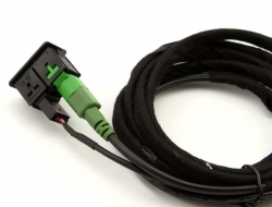 USB ir AUX jungtis su laikikliu i originalią VW automobilio vietą 